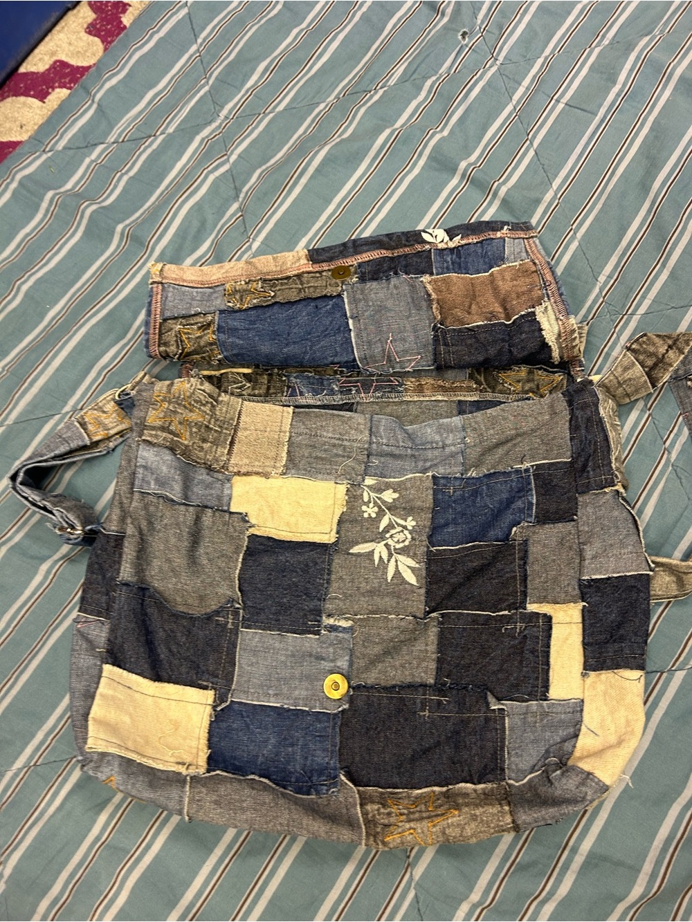 NEW Handmade Upcycled Patchwork Denim Star Messenger Crossbody Bag - Picture 5 of 9